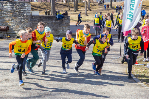 Stardivad U12 vanusegrupi poisid (nr. 99 jooksu võitja Jakob Tikerpalu)   Autor: Ants Leppoja